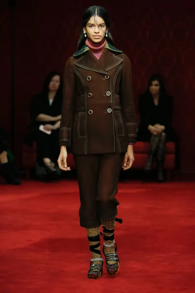 Look 19